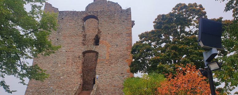 Baubeginn am Wahrzeichen Saarburgs: Umfassende Neugestaltung des Burgvorplatzes