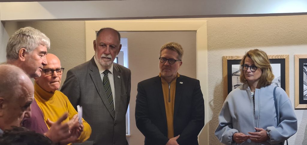 Am Wochenende wurde die beeindruckende Foto-Ausstellung des Fotoclubs Sarrebourg eröffnet, die die Einzigartigkeiten und Gemeinsamkeiten unserer Partnerstädte eindrucksvoll darstellt.